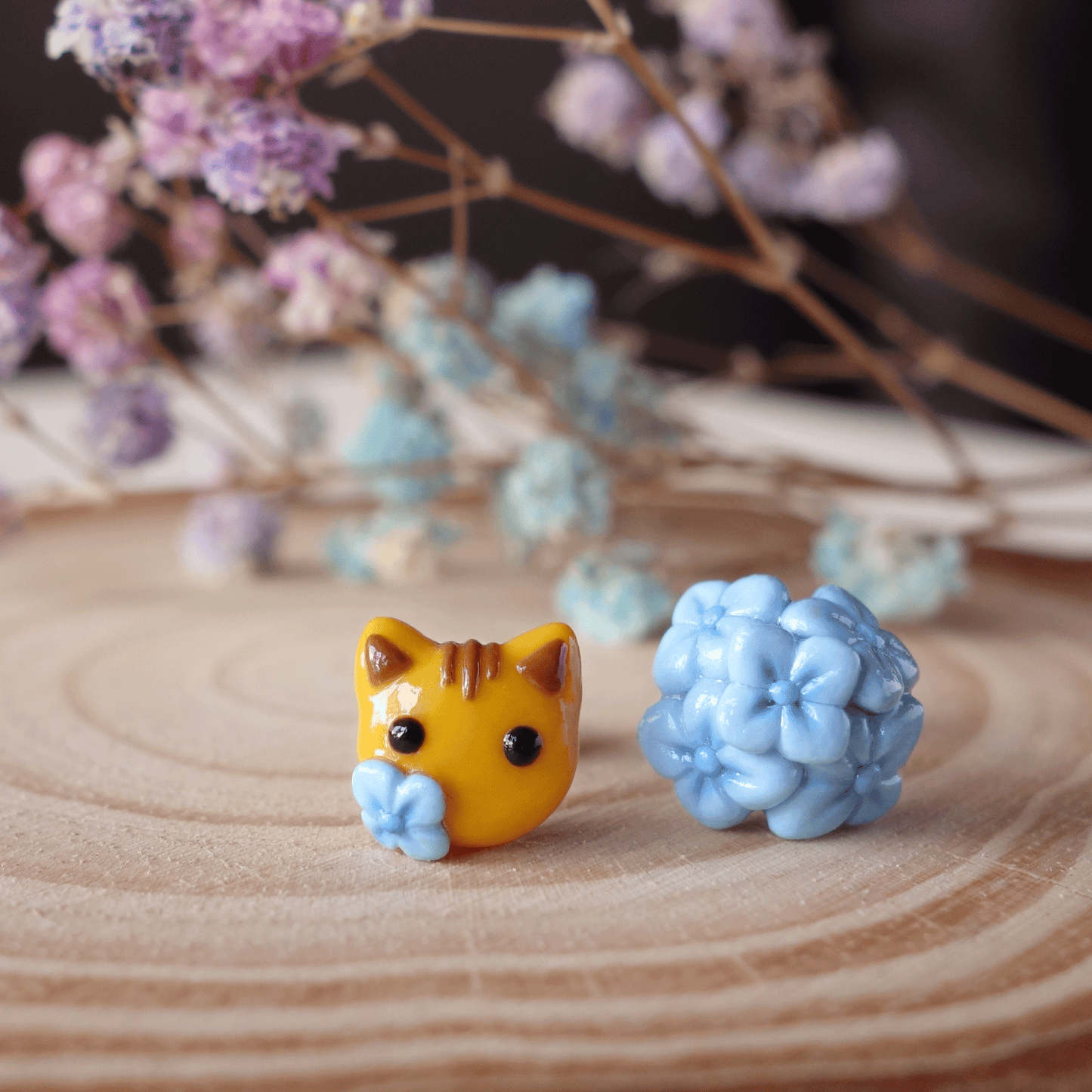 Tabby Cat x Hydrangea Ear Studs [Made-to-Order]